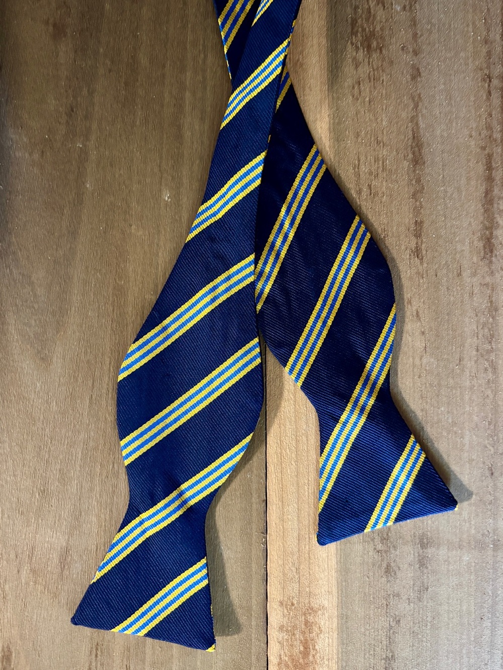 🌺 Brooks Brothers Navy & Yellow Striped 100% Silk Bow Tie